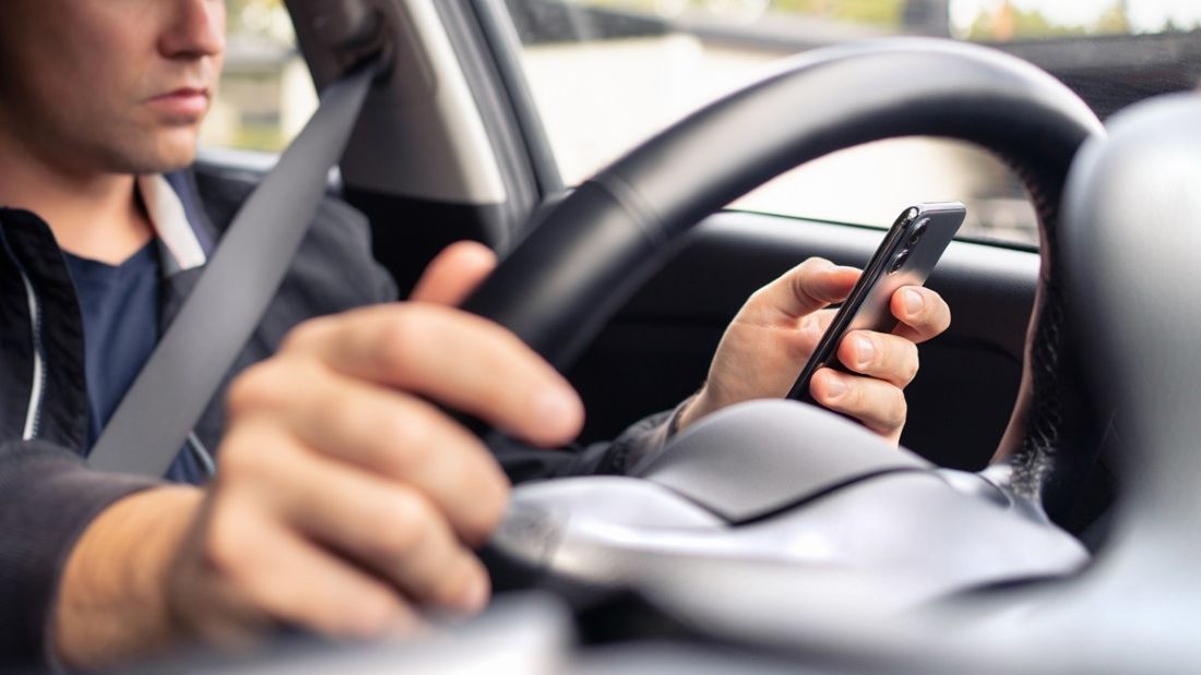 Por que 93% ainda erram sobre celular ao volante Por que 93% ainda erram sobre celular ao volante