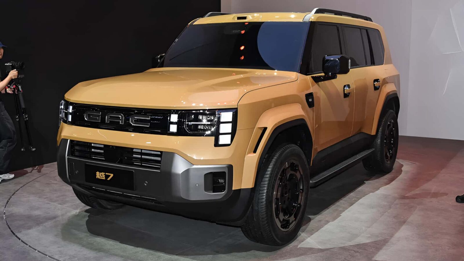 GAC Yue 7 surge com 188 km elétricos, mas pede cautela