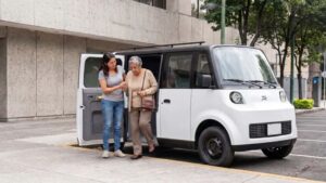 Olinia 1 pode virar táxi no Brasil? Veja a trava legal Olínia 1 é elétrico mexicano pau para toda obra de R$ 45 mil; conheça: Elétricos / Veículos Híbridos