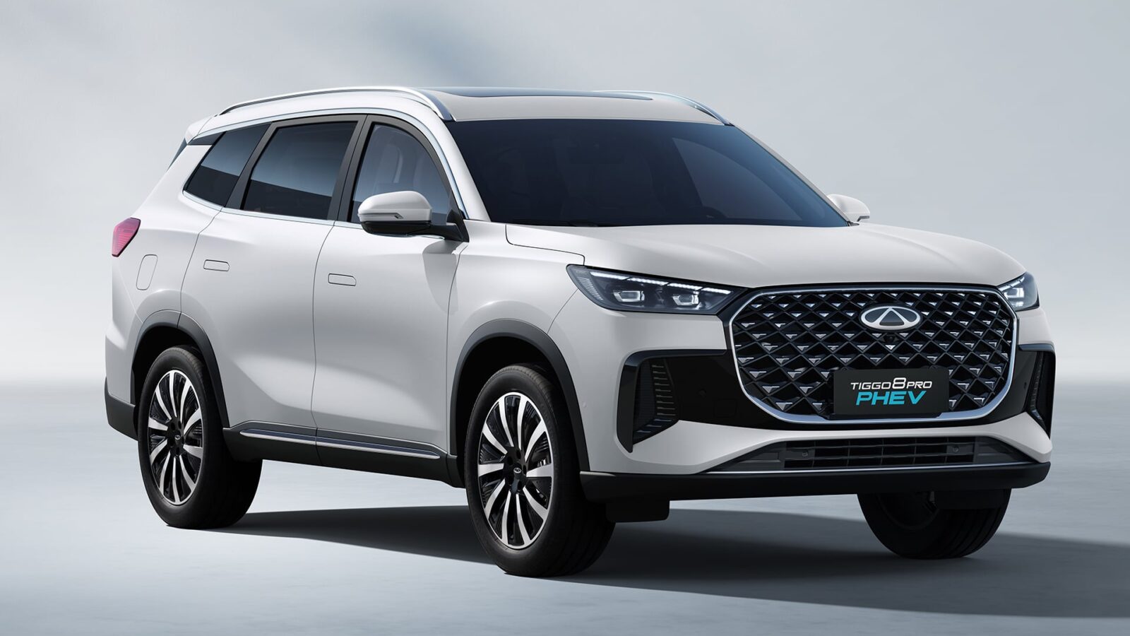 Tiggo 8 PHEV 2027 derruba preço e estreia cabine nova