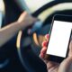 Celular ao volante: Multas disparam em São Paulo e Goiânia