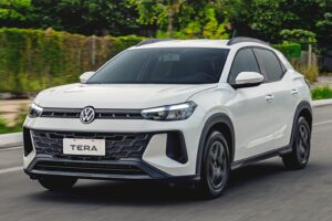 Volkswagen Tera volta ao preço de estreia e aperta o Polo Volkswagen Tera 2026 branco, foto frontal em concessionária da marca no Brasil, horizontal