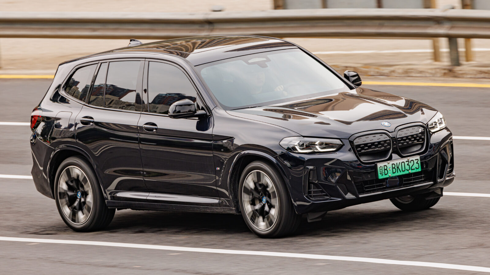 BMW iX3 chega com a maior autonomia do Brasil