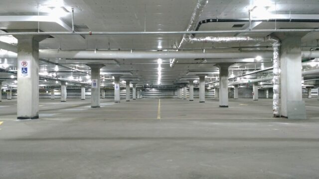 Shopping pode cobrar o que quiser no estacionamento?