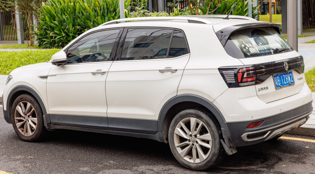 T-Cross 2027 troca de câmbio e fica mais rápido Volkswagen T-Cross visto de lado