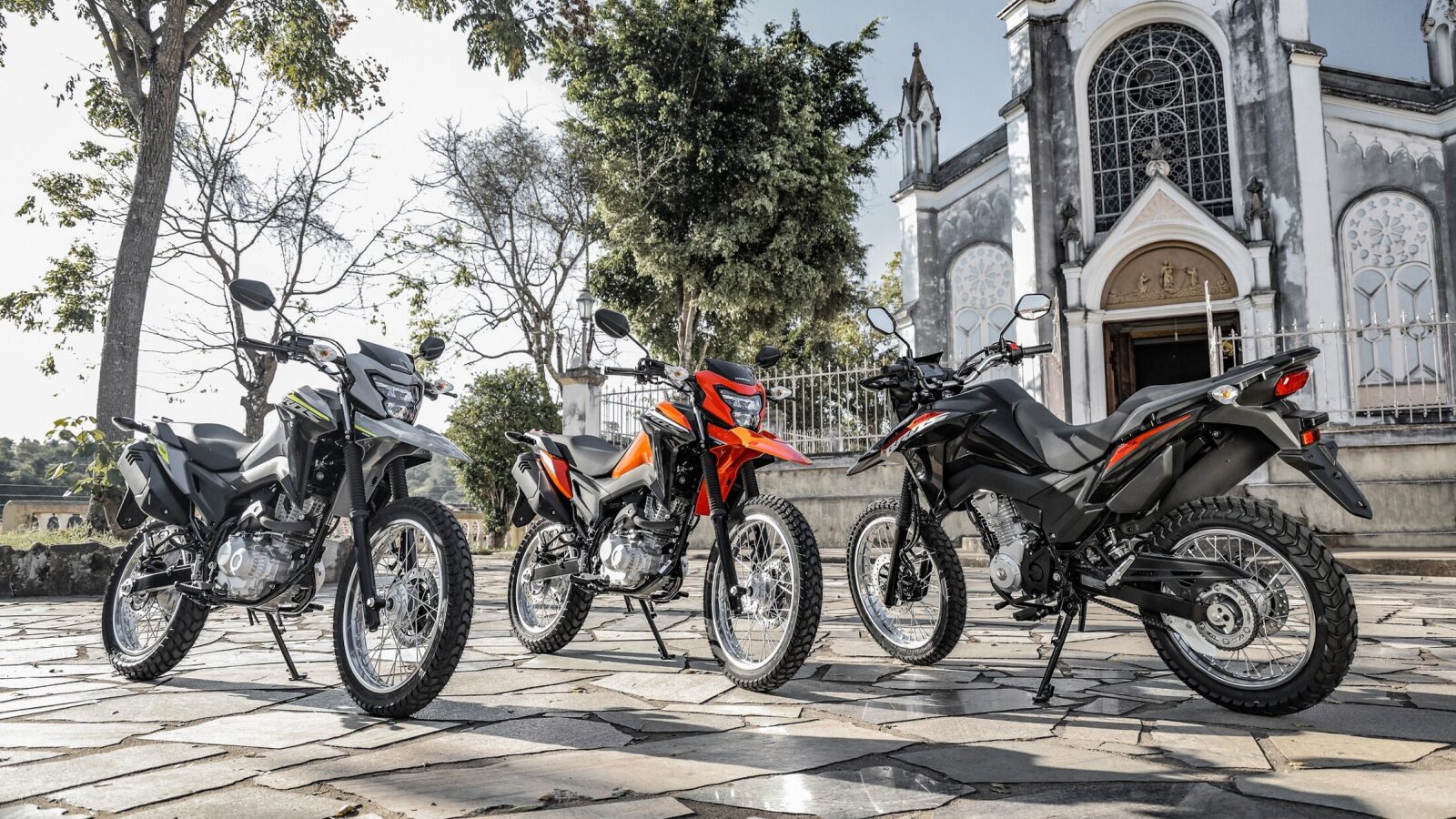 Honda Bros 160: a trail que o Brasil não larga