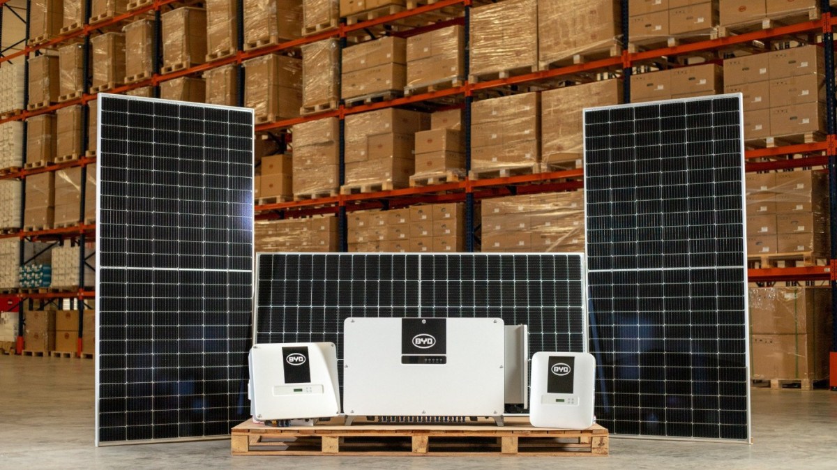 Concessionárias da BYD viram ponto de venda de energia solar