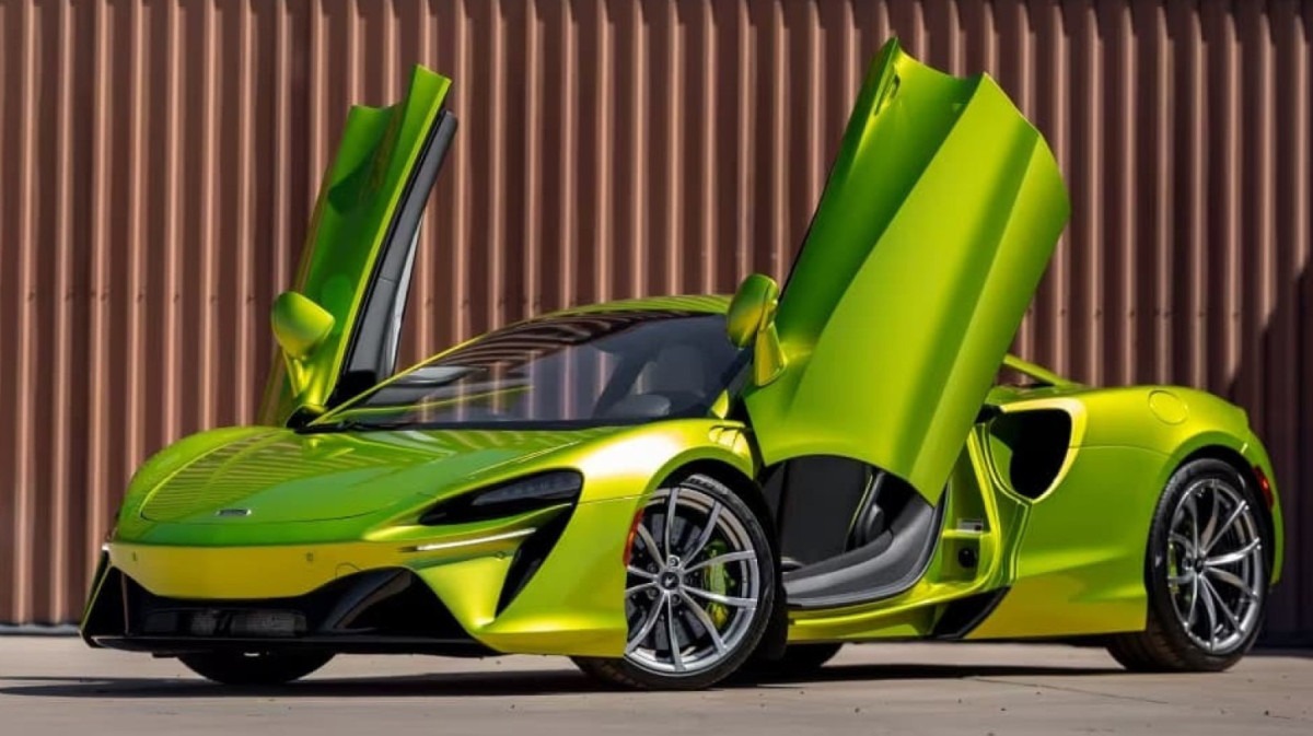 McLaren e Aston Martin estreiam em Interlagos com carros de milhões