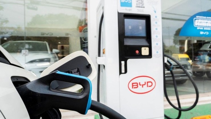 BYD Dolphin: Recarga em casa sai por cerca de? Carregador de recarga rápida da BYD