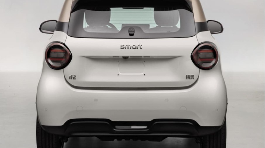 O Smart #2 cabe na cidade com 300 km de autonomia? Smart #2 mantém proposta de dois lugares e dimensões ultracompactas inspiradas no antigo Fortwo.