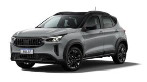 Fiat Pulse BlackMotion 2027 em cor clara com teto preto, vista frontal em estacionamento de concessionária, orientação horizontal landscape