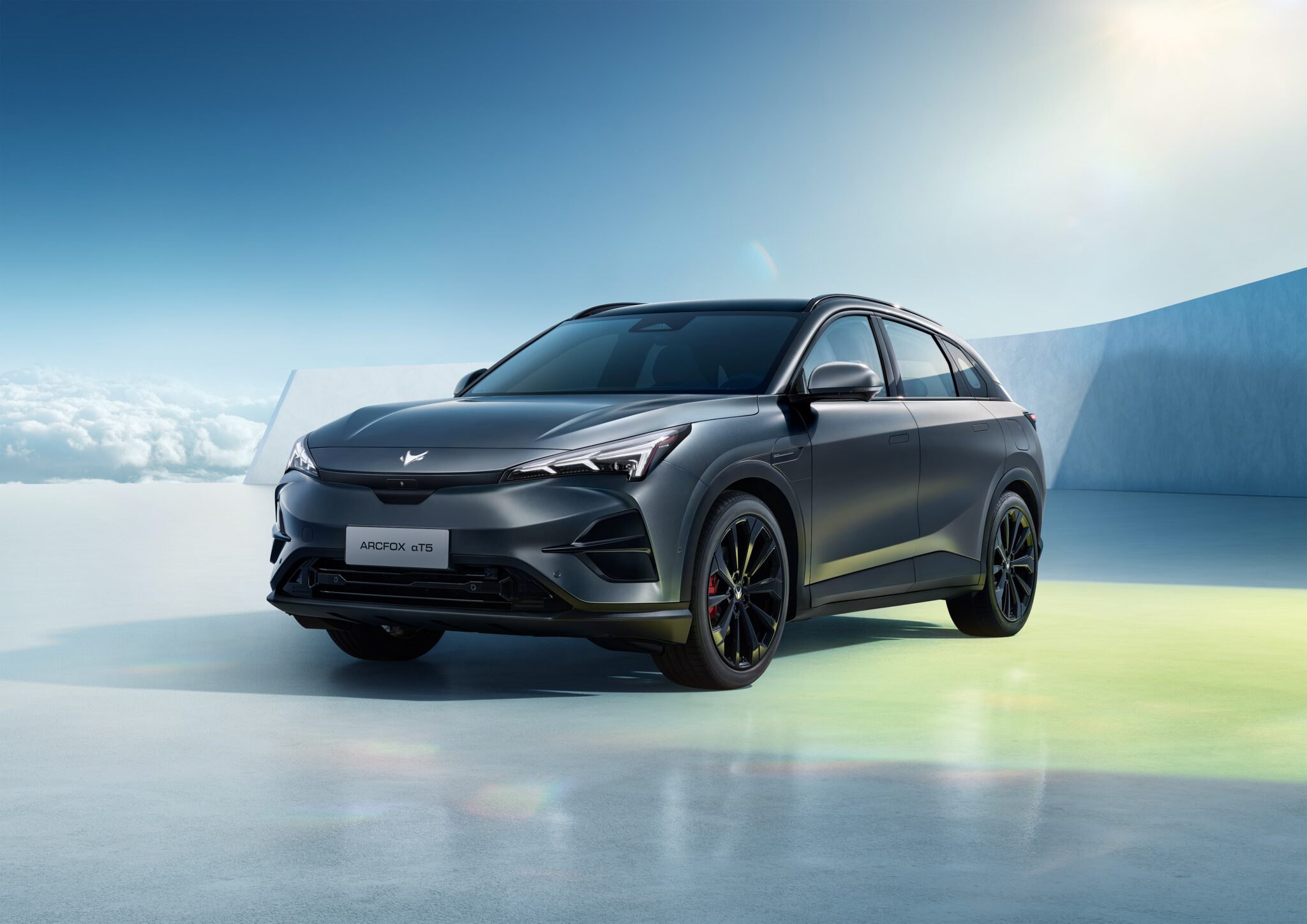 Festival Interlagos 2026: 4 carros que chegam ao Brasil BAIC Arcfox T5