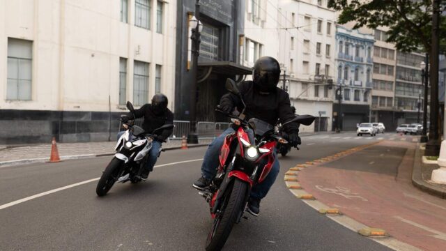 Bajaj bate recorde e já ameaça sair do nicho no Brasil