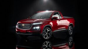 Chevrolet Montana 2027: R$ 133.090 e caçamba de 874 litros Chevrolet Montana 2027 vermelha em vista frontal, estacionada em área urbana brasileira, orientação horizontal landscape