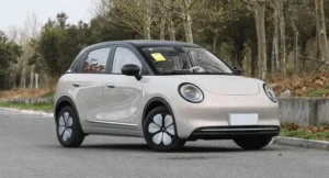 Chevrolet Celta elétrico pode custar R$ 120 mil em 2027 — vista lateral