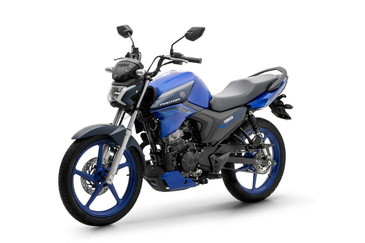 concessionária de motos Honda e Yamaha em foto horizontal, com fileiras de modelos urbanos e trail
