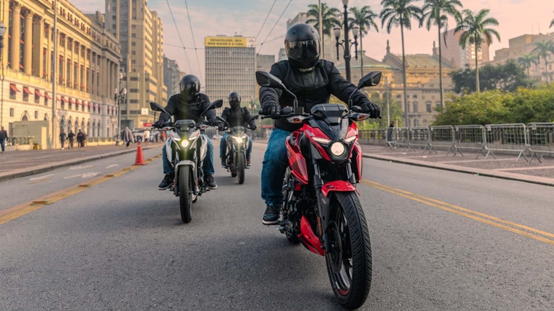 Bajaj bate recorde e já ameaça sair do nicho no Brasil Bajaj tem melhor mês da história em vendas de motos no Brasil: Motos