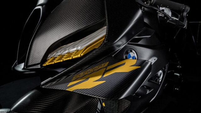 BMW S 1000 RR 2027 é flagrada em testes com nova aerodinâmica