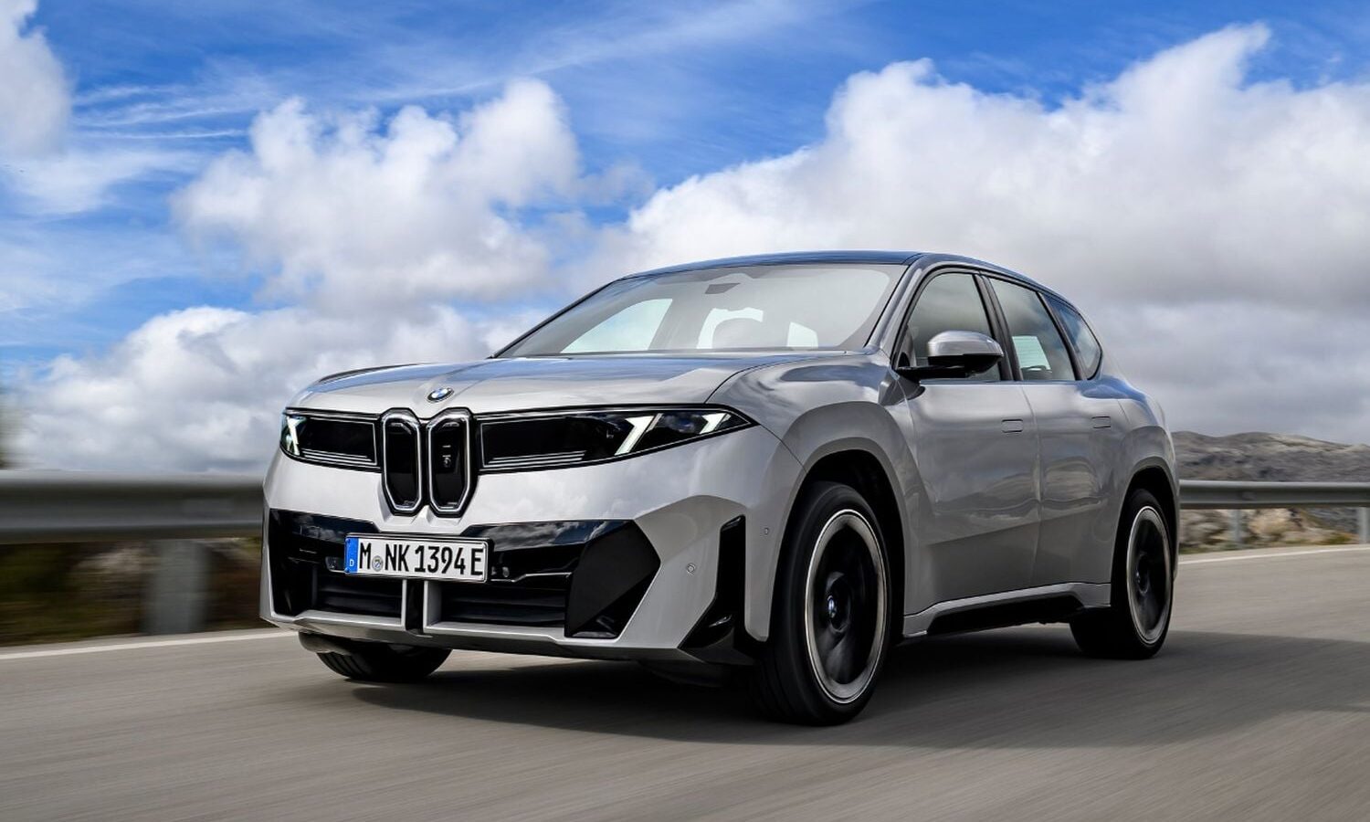 BMW iX3 50 xDrive: R$ 582.950 e 570 km