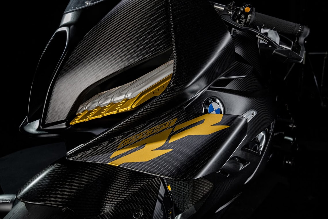 BMW S 1000 RR 2027 é flagrada em testes com nova aerodinâmica