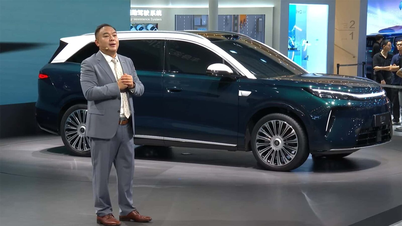 Novo BYD Tan 2027 é lançado com 850 km de autonomia e recarga de 5 minutos na China:  BYD Tan, Estreia Mundial