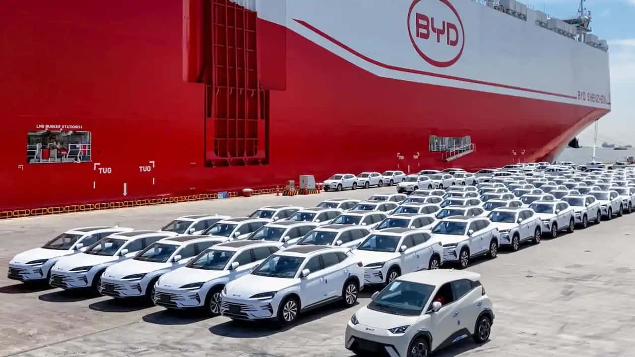 Alta do petróleo acelera vendas de elétricos no Brasil: O que o relatório da IEA mostra