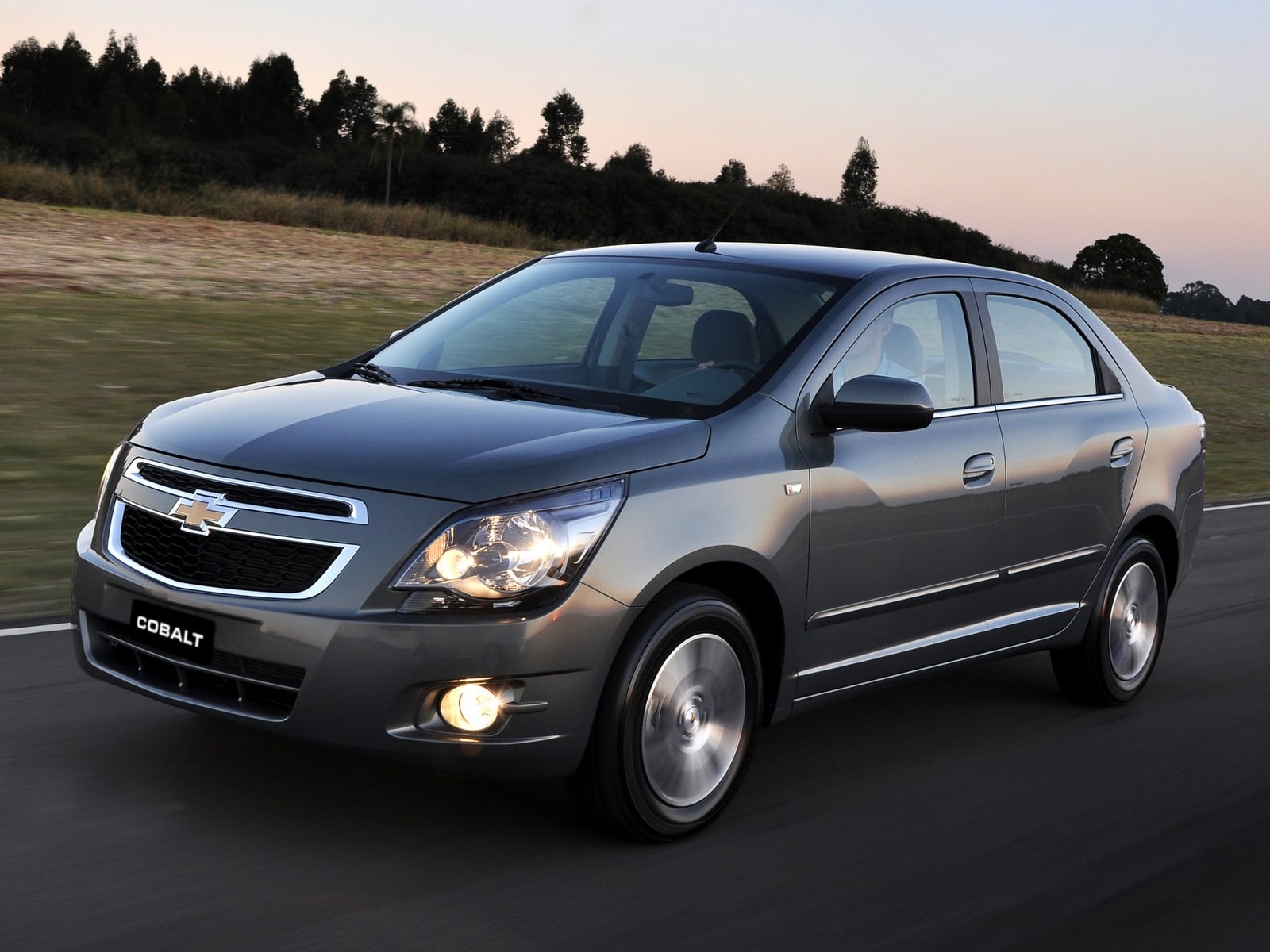Chevrolet Cobalt 2014: Usado a partir de R$ 36.814 na FIPE CHEVROLET COBALT 2014 CHUMBO MOVIMENTO FRENTE