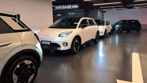 Rede chinesa já muda a disputa nas concessionárias Quase 1 em cada 4 carros eletrificados no Brasil já é de marca chinesa: Mercado