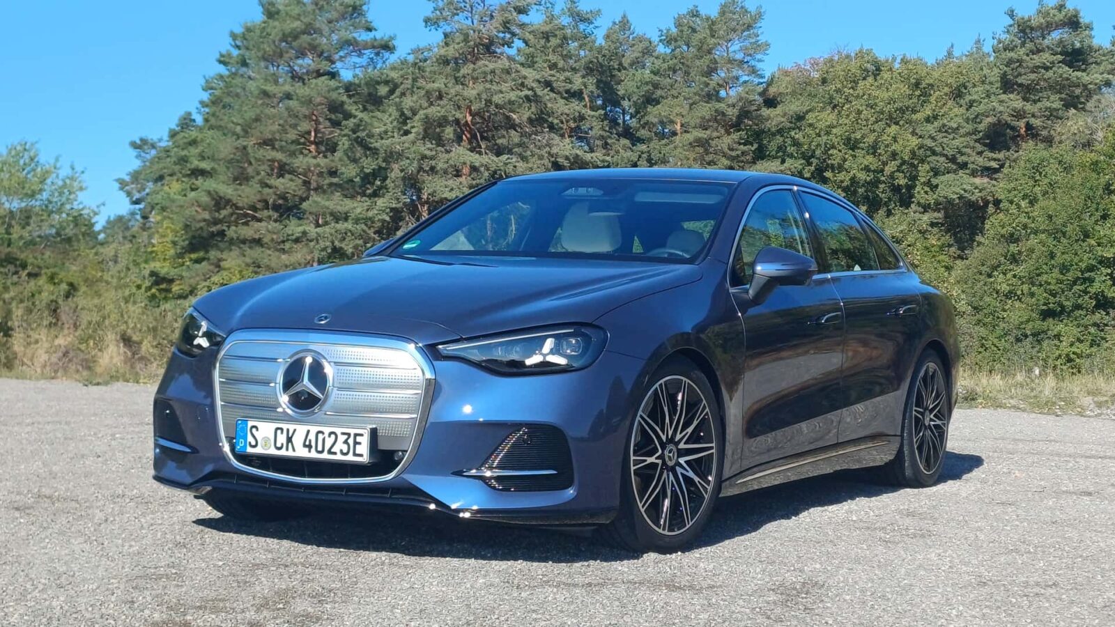 Mercedes-Benz Classe C elétrico parte de R$ 621 mil na Europa
