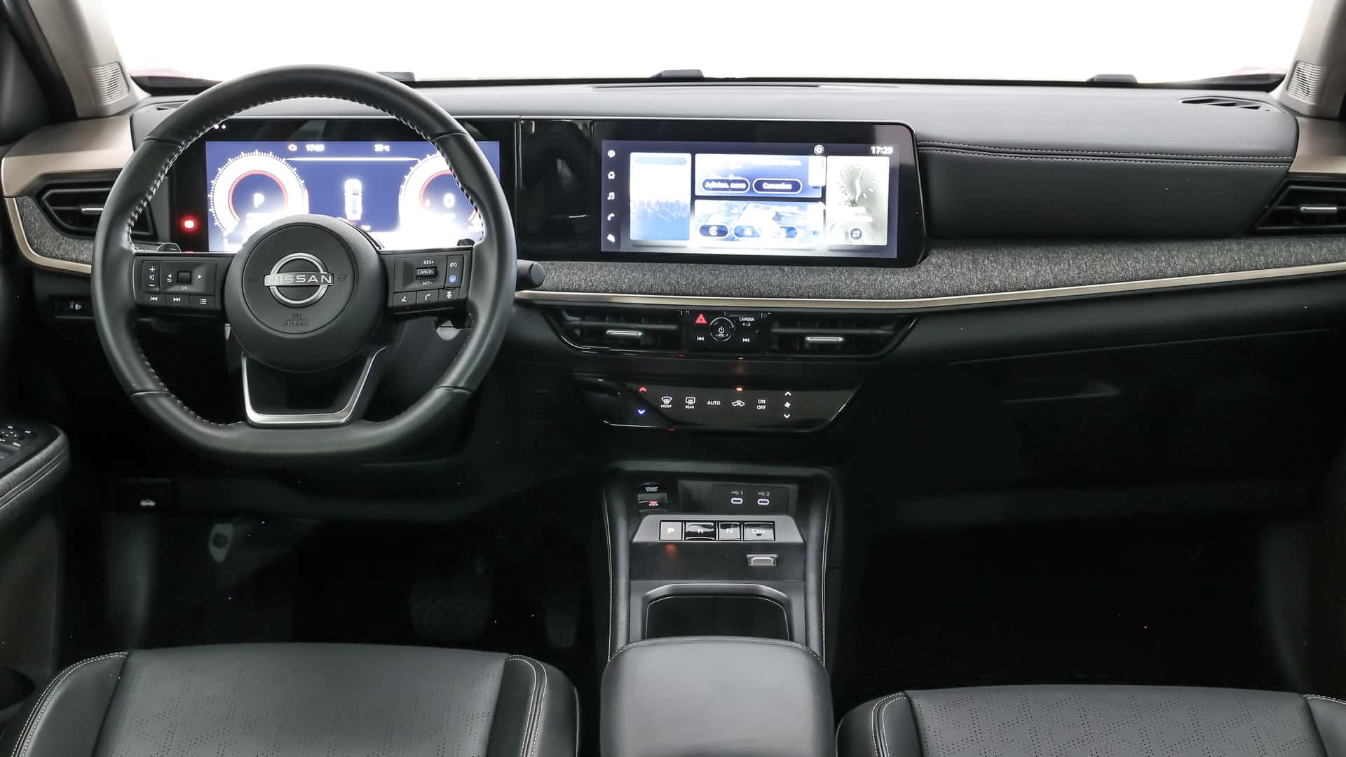 Nissan Kicks Platinum 2026 visto de três quartos