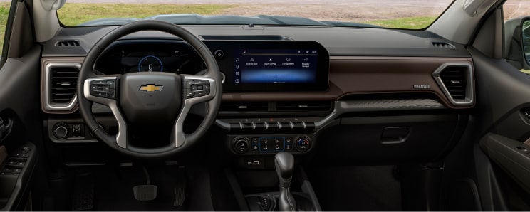 Chevrolet S10 Trail Boss 2027: Vale a pena pagar R$ 341.290 pela picape off-road? Interior da Chevrolet S10 2027 com bancos e painel digital