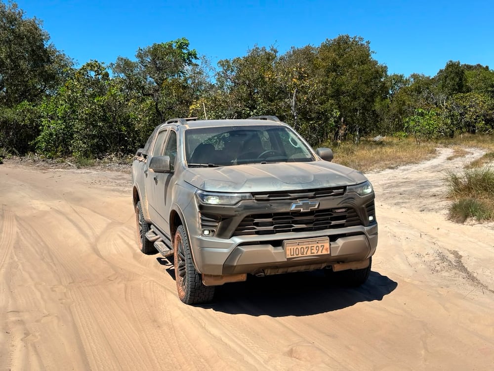 Chevrolet S10 Trail Boss 2027: Vale a pena pagar R$ 341.290 pela picape off-road? Chevrolet S10 Trail Boss 2027 em trilha no Jalapão