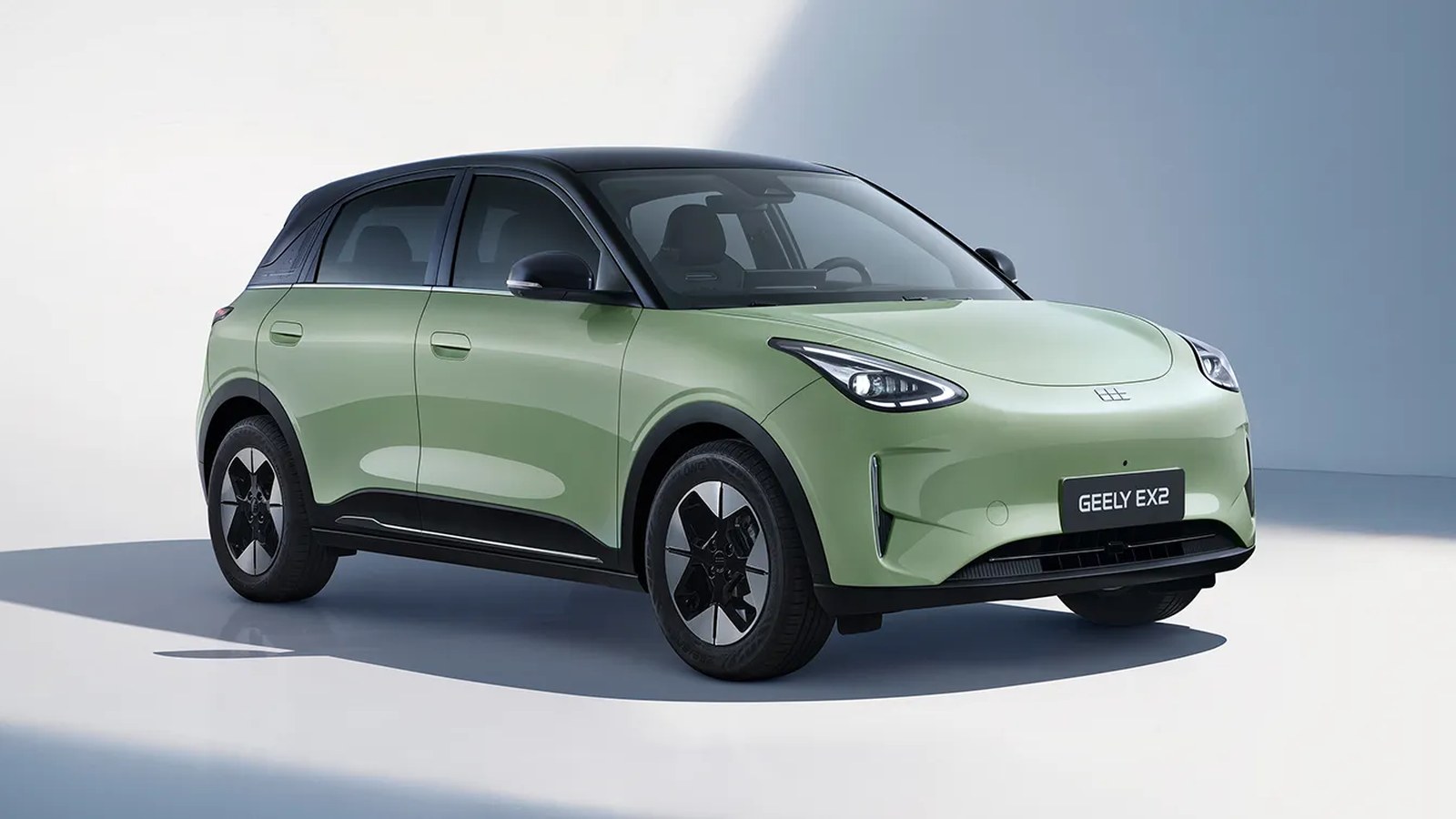 Geely EX2 parte de R$ 136.800 para disputa com Leapmotor B10 REEV