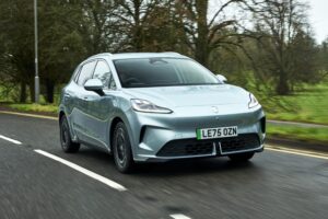 Eletrificados em julho: 17% dos carros novos no Brasil MG4 Urban 2026 exterior vista frontal três quartos, cor prata