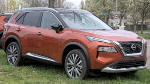 Nissan X-Trail vista frontal três-quartos, geração T33
