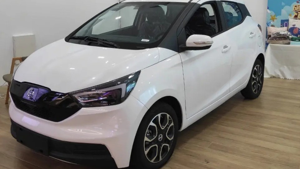 JMEV EVeasy EV3, carro elétrico compacto chinês, vista frontal