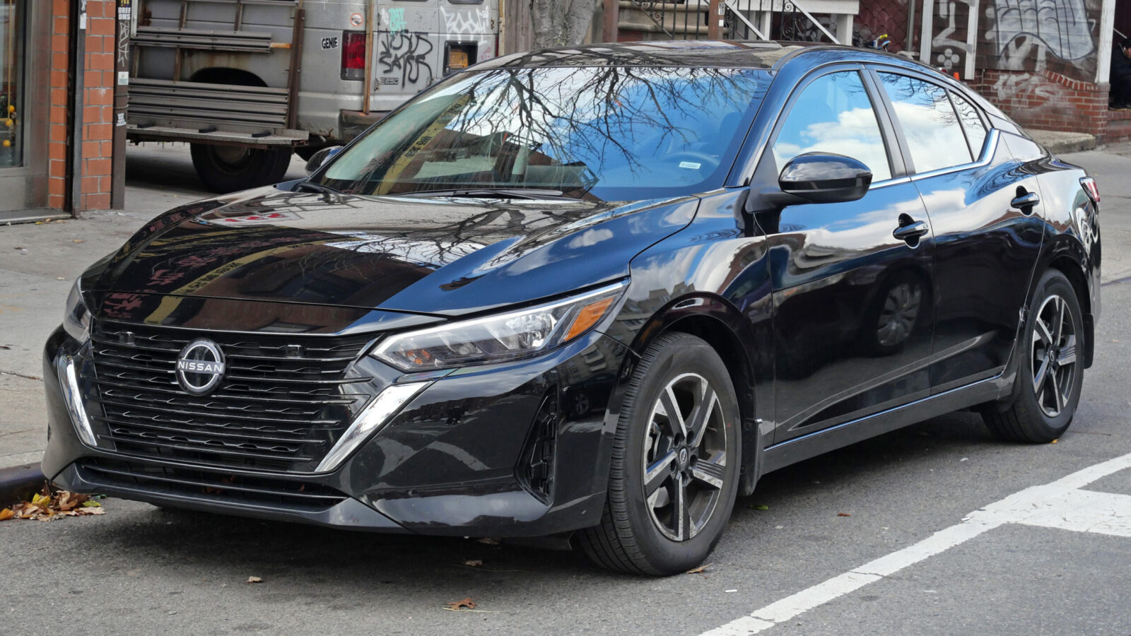 Nissan Sentra 2024 SV com facelift, vista frontal