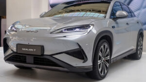 BYD Sealion 7 Performance AWD na cor Shark Grey, vista externa