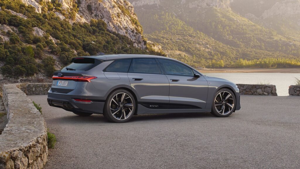 Audi A6 Avant e-tron, cinza, vista lateral traseira