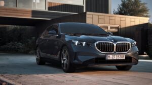 BMW 530e M Sport, cinza escuro, vista dianteira três quartos
