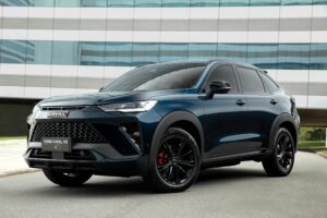 Haval H6 GT azul, vista frontal em três quartos