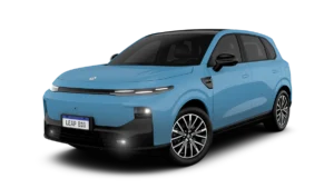 Leapmotor B10 Ultra-Híbrido Leapmotor B10 Ultra-Híbrido na cor Azul Celeste, vista dianteira três-quartos