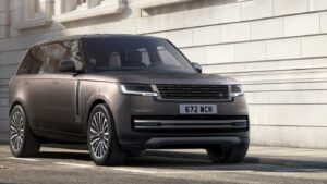 Range Rover marrom, vista frontal em três quartos