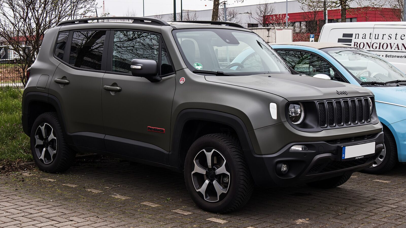 Jeep Renegade Trailhawk reestilizado em vista dianteira