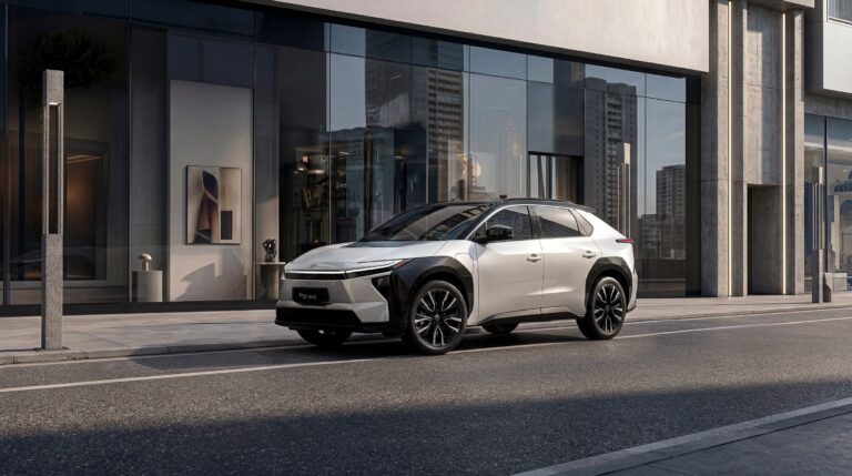 Toyota bZ4X branco com teto preto, vista frontal em três quartos