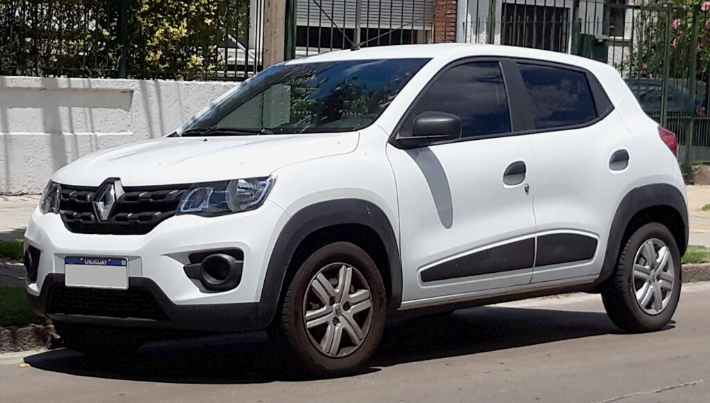 Kwid usado: Os recalls que todo comprador precisa conferir Renault Kwid branco da primeira fase em vista dianteira de três quartos