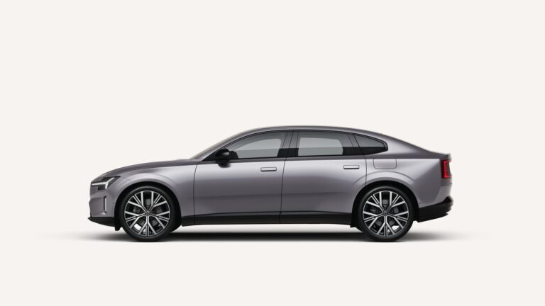 Volvo ES90 cinza, vista lateral em estúdio